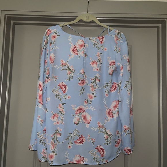 LUSH Floral Semi Sheer Crisscross V-Neck Long Sleeve Top - Picture 2 of 4